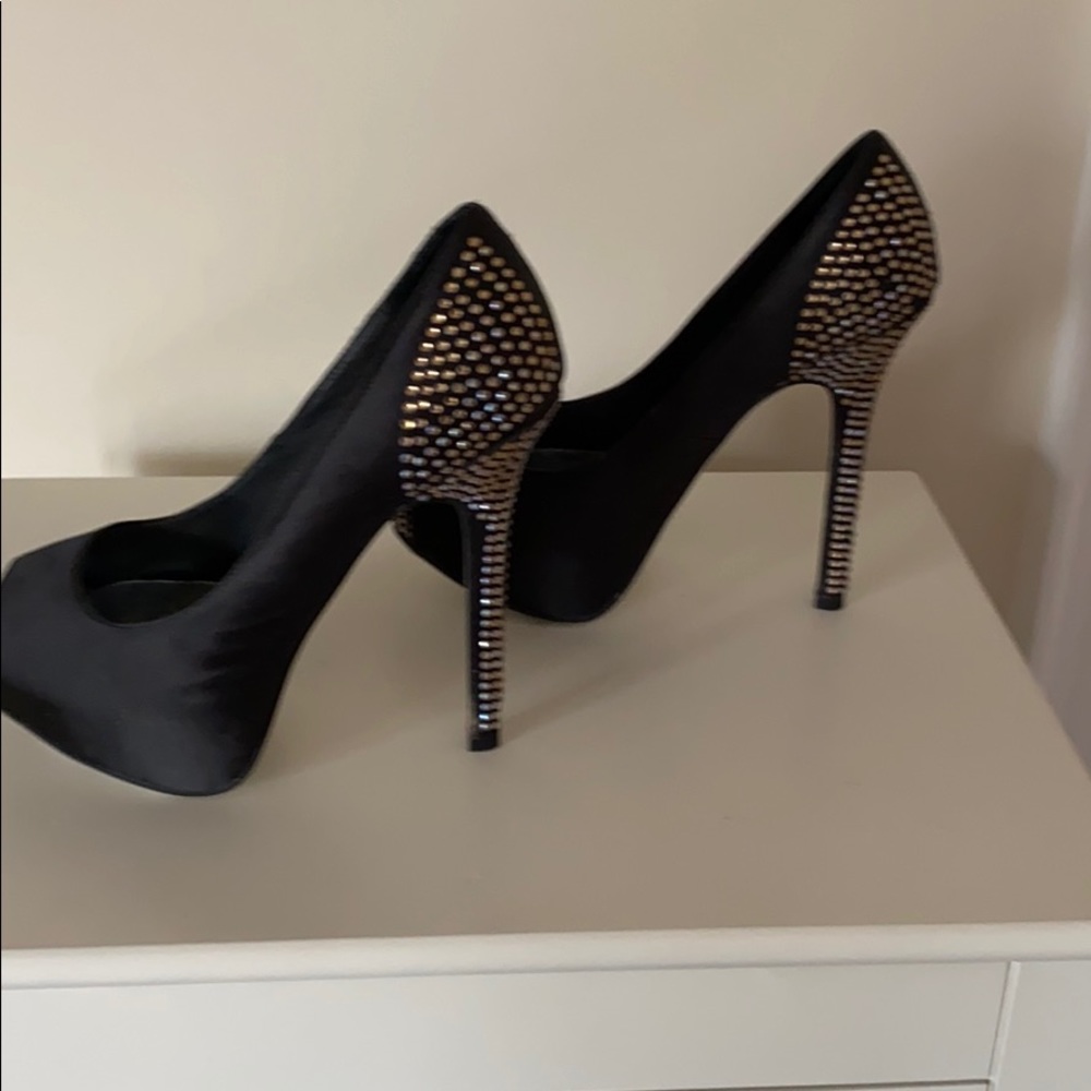 Shoes - Picture 3 of 4